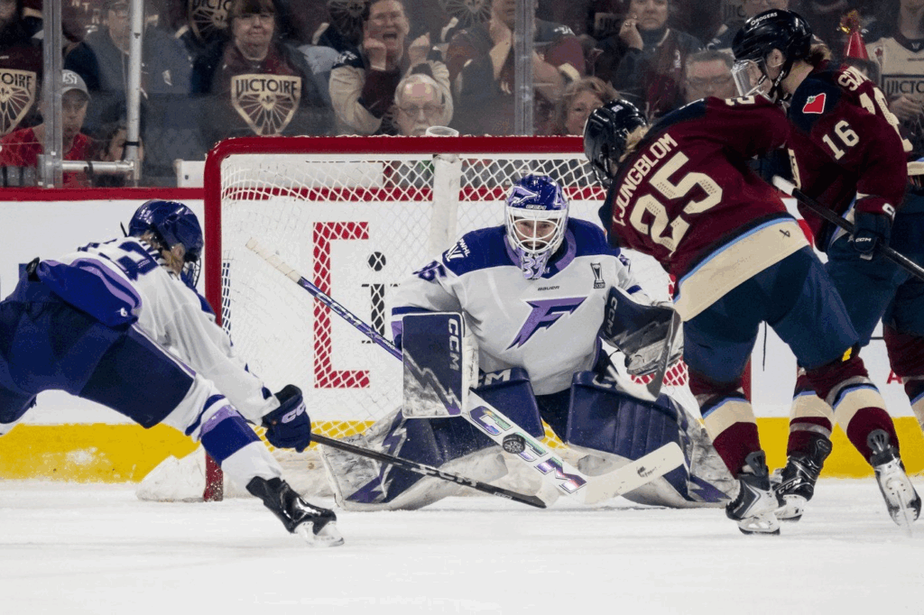 Marie-Philip Poulin scores lone goal as Victoire win 1-0 in triple overtime