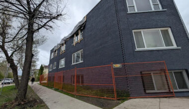 Winnipeg firefighters respond to blazes at apartment building, nature preserve