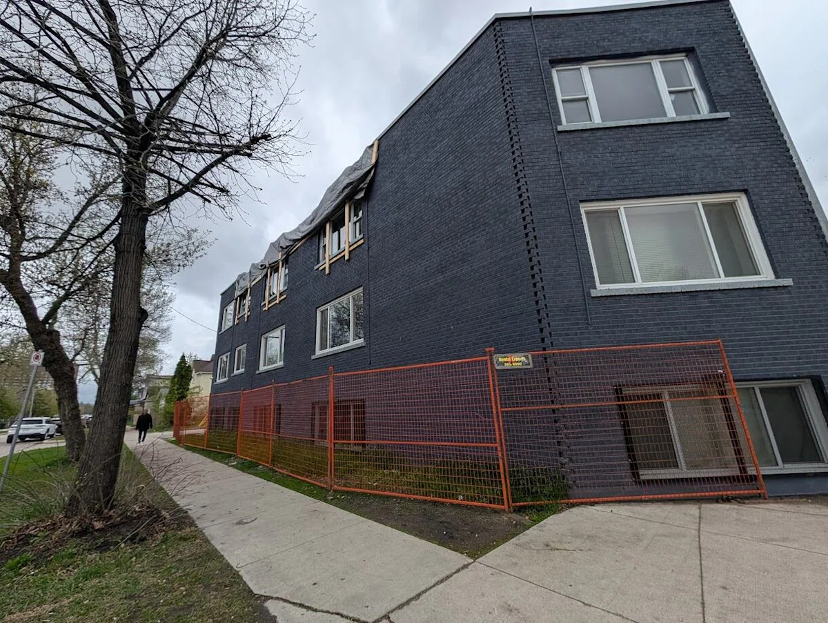 Winnipeg firefighters respond to blazes at apartment building, nature preserve