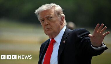 Trump says US to 'guide' stranded ships through Strait of Hormuz - BBC