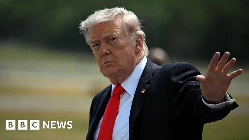 Trump says US to 'guide' stranded ships through Strait of Hormuz - BBC