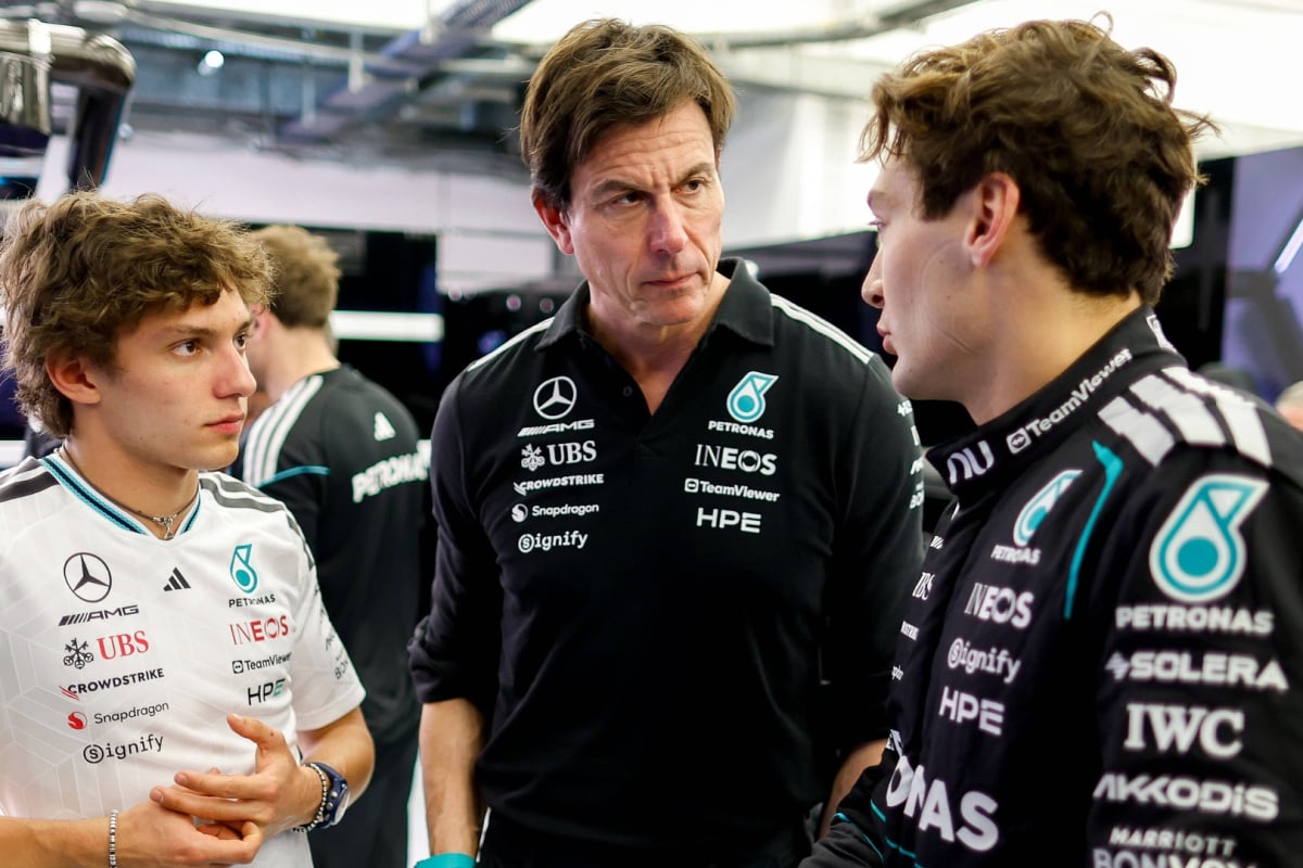 Toto Wolff, Kimi Antonelli, George Russell, Mercedes, Bahrain, 2026