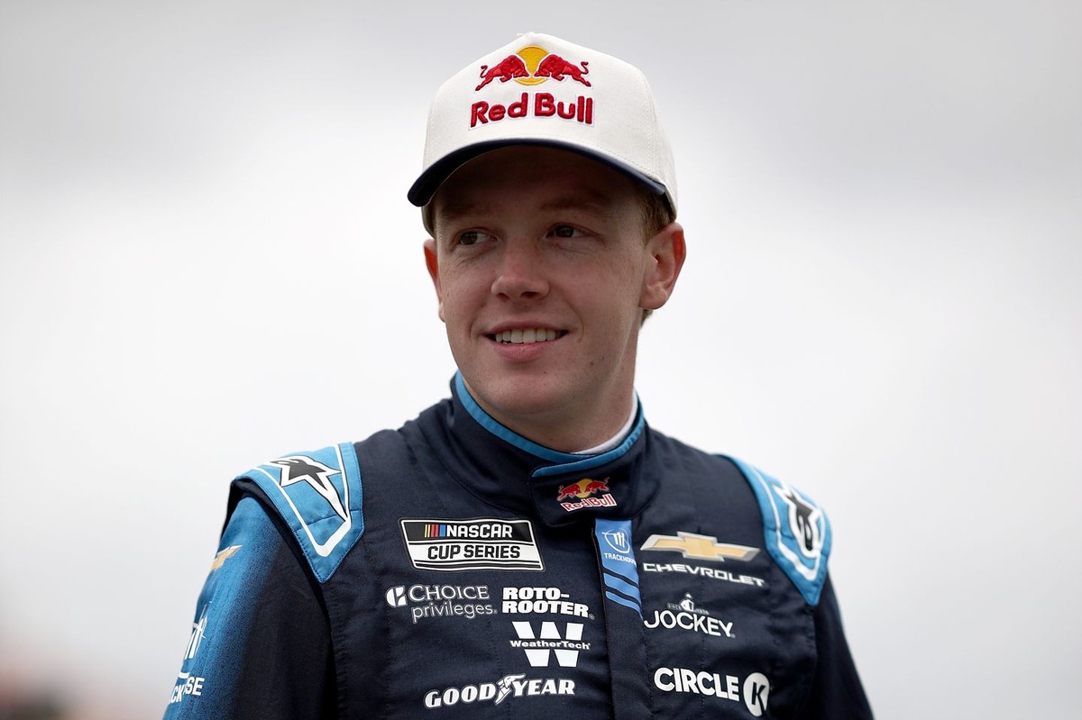 Connor Zilisch becomes NASCAR spotter in role reversal with Stefan Parsons