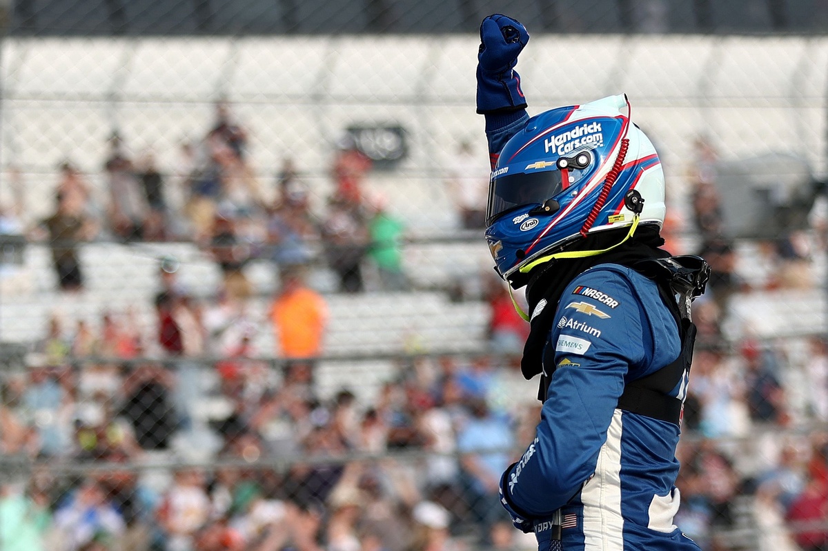 Corey Day runs down Allgaier to win NASCAR O'Reilly race at Dover