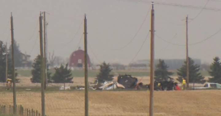 2 women dead, 3 people in hospital after serious crash east of Calgary