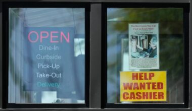 US jobless claims rise to 215,000 but layoffs remain low despite Iran war uncertainty