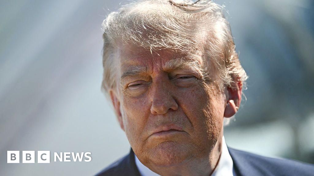 Trump tells US negotiators 'not to rush' into deal with Iran - BBC