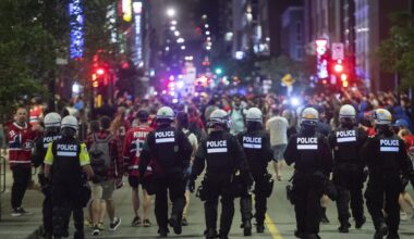 How Montreal police and the city prepare for Habs playoff gatherings