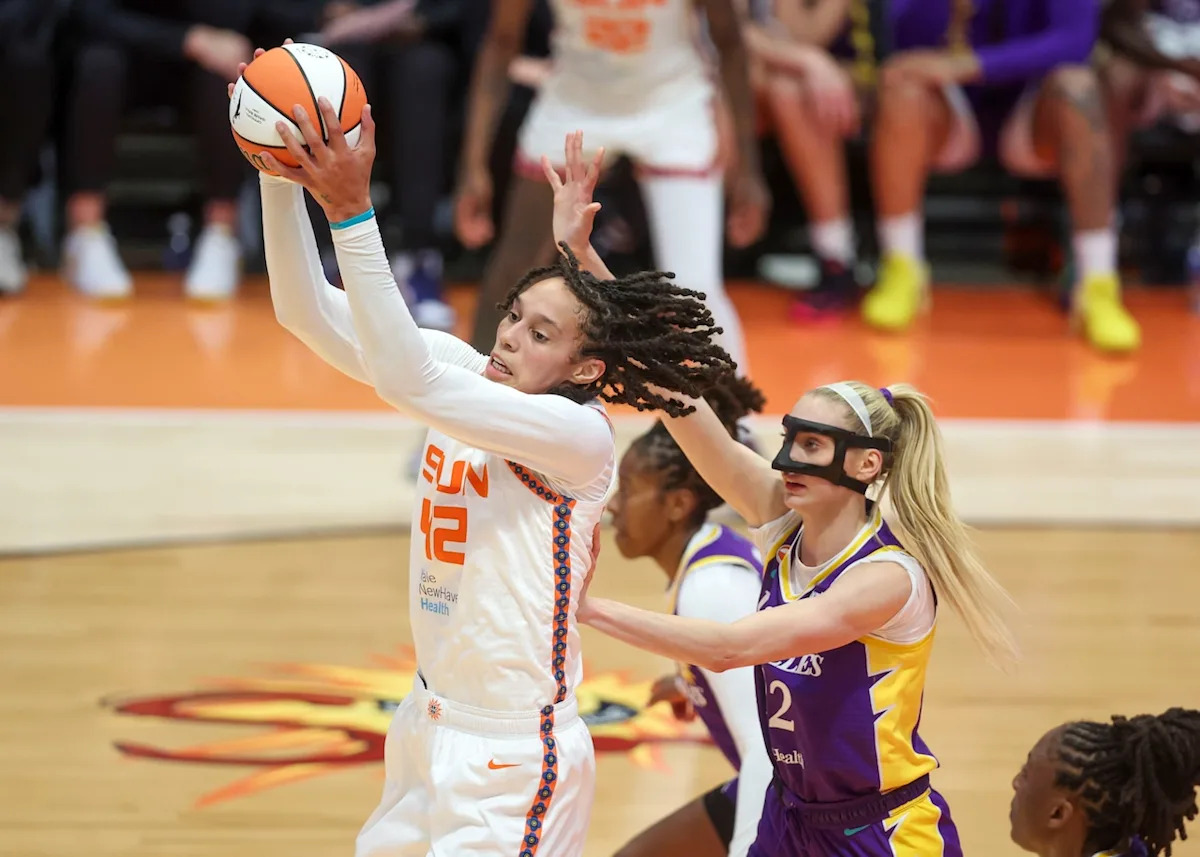 Sun snap three-game skid, defeat the Sparks in Hartford’s first WNBA game (photos)