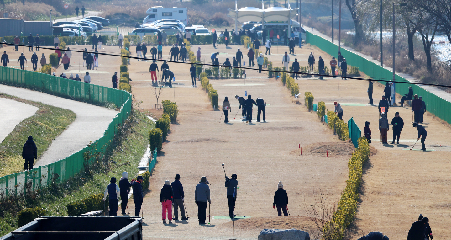 Residents play park golf at a course along the Namdae Stream in Gangneung, Gangwon, on Dec. 16, 2025. [YONHAP]