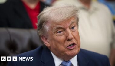 Iran 'getting a lot closer' to agreement with US, Trump says - BBC