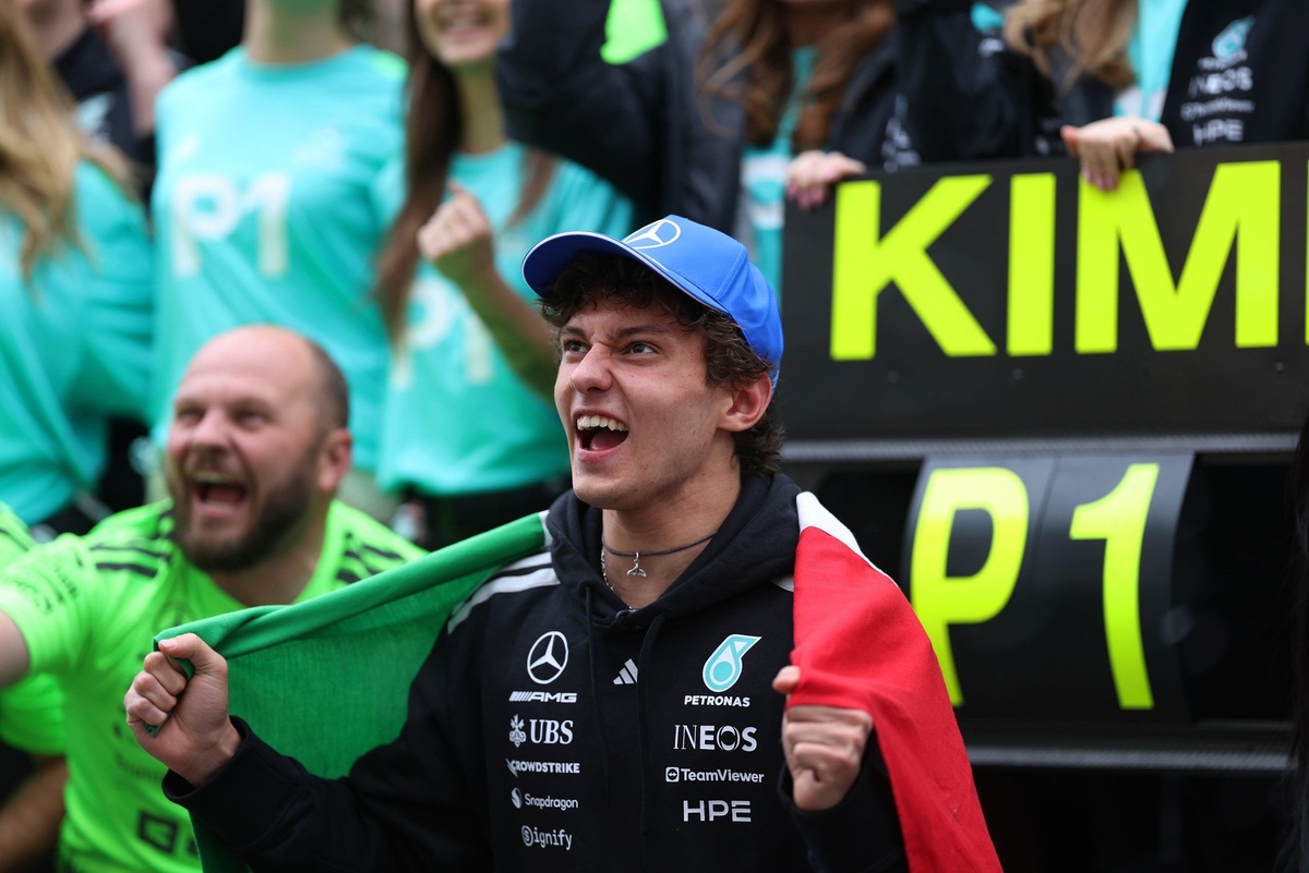 Juan Pablo Montoya warns F1 grid over Kimi Antonelli's "concerning" Mercedes form