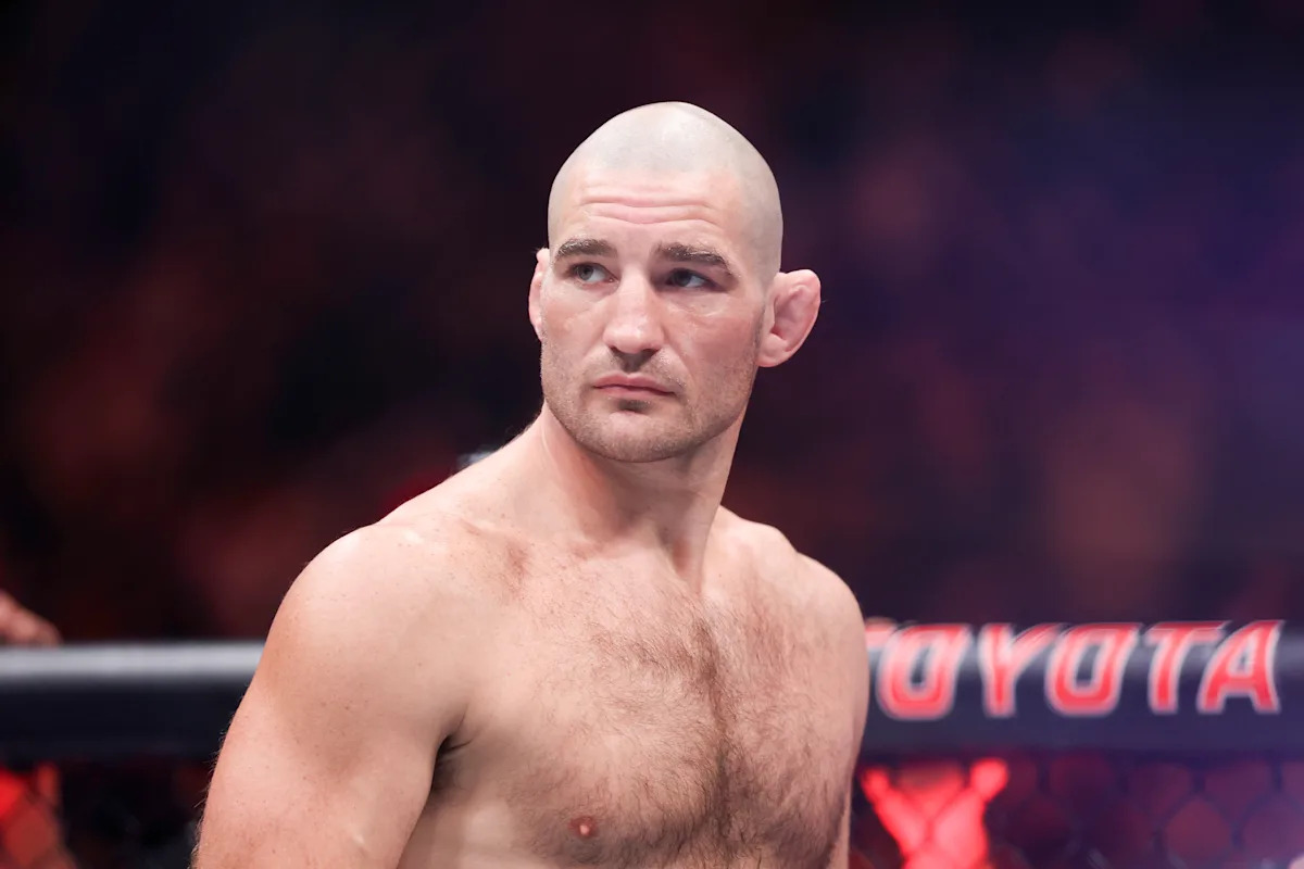Chael Sonnen: Sean Strickland is UFC's 'last hope' from 'having to watch [Khamzat] Chimaev' with the belt