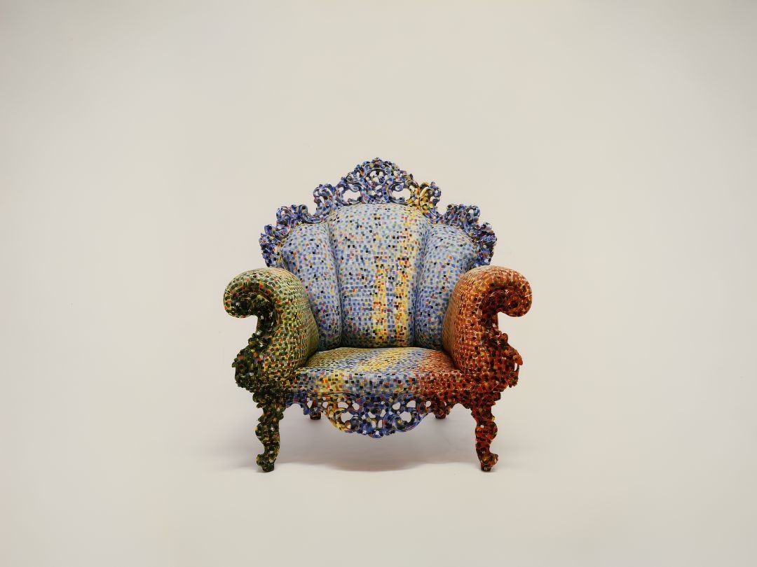 The exhibition on Alessandro Mendini transforms a Lake Maggiore villa into his imaginary “rooms”