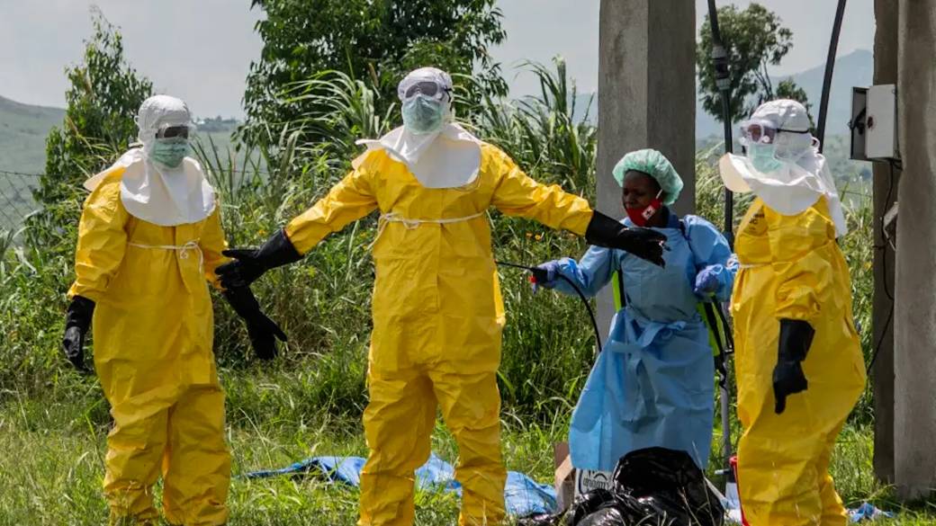Click to play video: 'WHO says Congo Ebola outbreak ‘outpacing’ response efforts as patients flee violence'