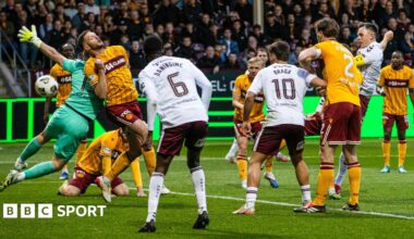 Lawrence Shankland scores for Hearts