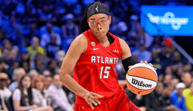 Allisha Gray (15) controls the ball during the game between the Wings and the Dream.