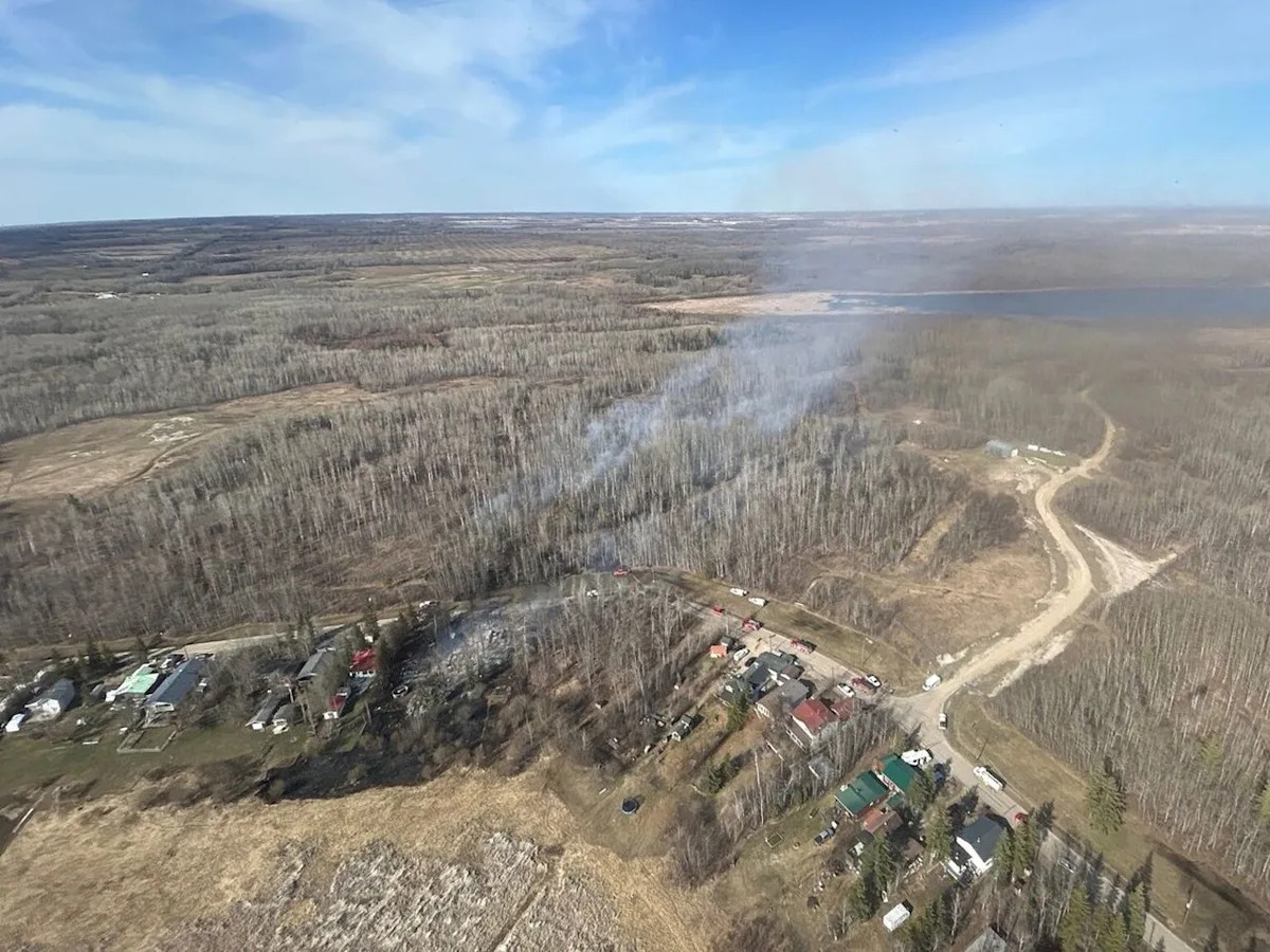 Wildfire razes summer village homes west of Edmonton, triggers state of emergency