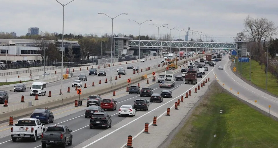  Construction on the 417 has resumed, causing slowdowns for drivers.
