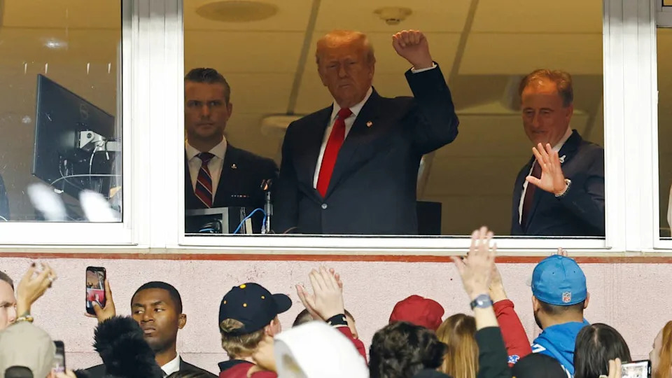 President Trump at NFL game in D.C.© Geoff Burke-Imagn Images