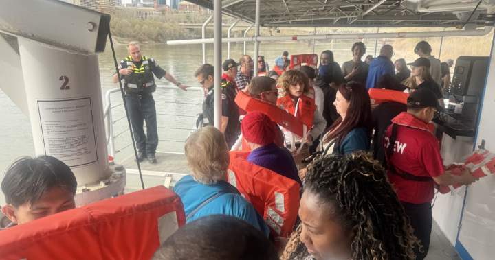 Edmonton Queen riverboat gets stuck on Mother’s Day cruise, about 200 people evacuated