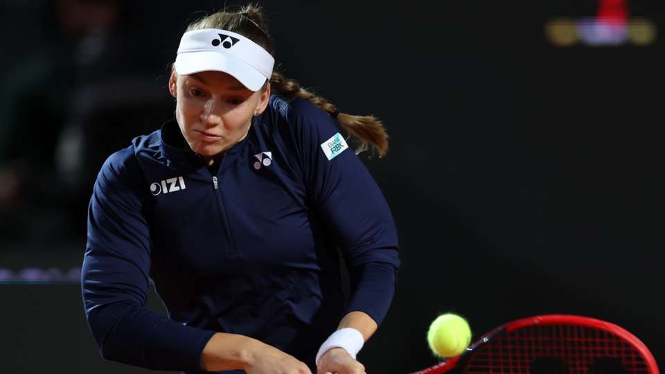 Rybakina thrashes Pliskova to progress into Italian Open quarter-finals