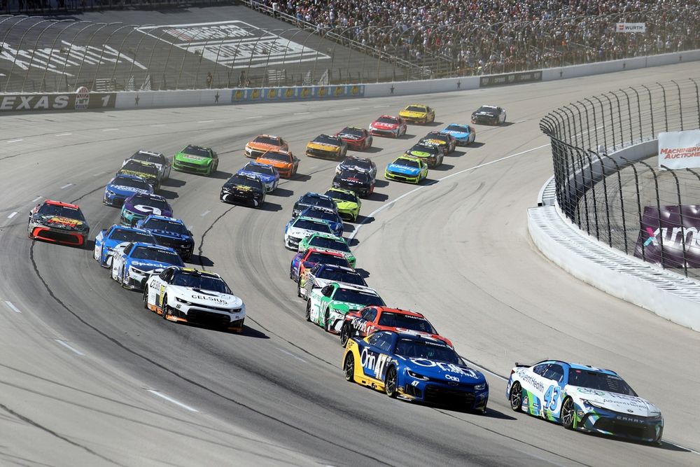 Erik Jones, Legacy Motor Club, Ricky Stenhouse Jr., HYAK Motorsports