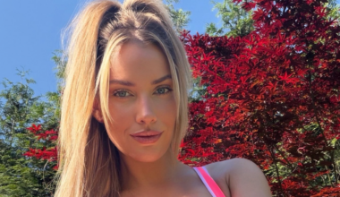 Paige Spiranac Grabs Attention With New Pink Golf Course Outfit