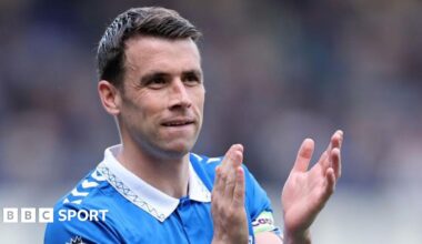 Seamus Coleman claps