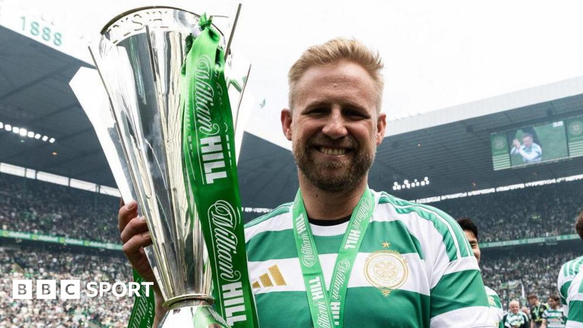 Kasper Schmeichel with the Scottish Premiership trophy
