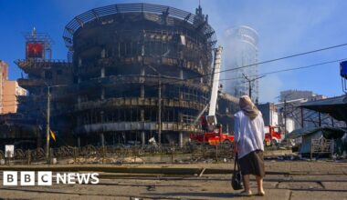 Russia ramps up threats against Ukraine. What does that say about the war? - BBC