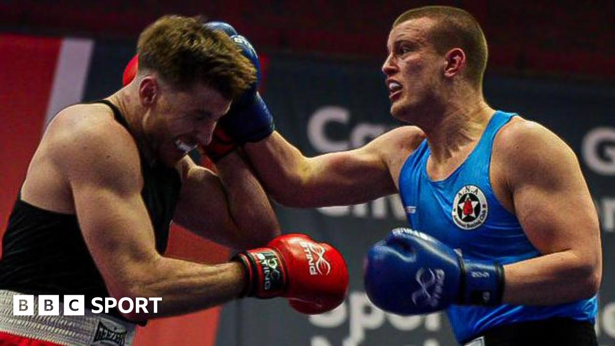 David Francis (R) lands a blow on Joshua Taylor