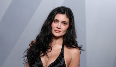 Kylie Jenner Steps Out in Bleached Brows at the 2026 Met Gala
