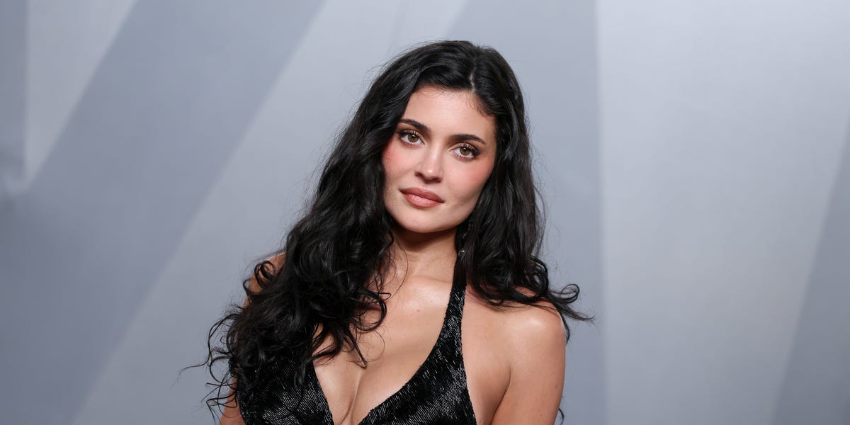 Kylie Jenner Steps Out in Bleached Brows at the 2026 Met Gala
