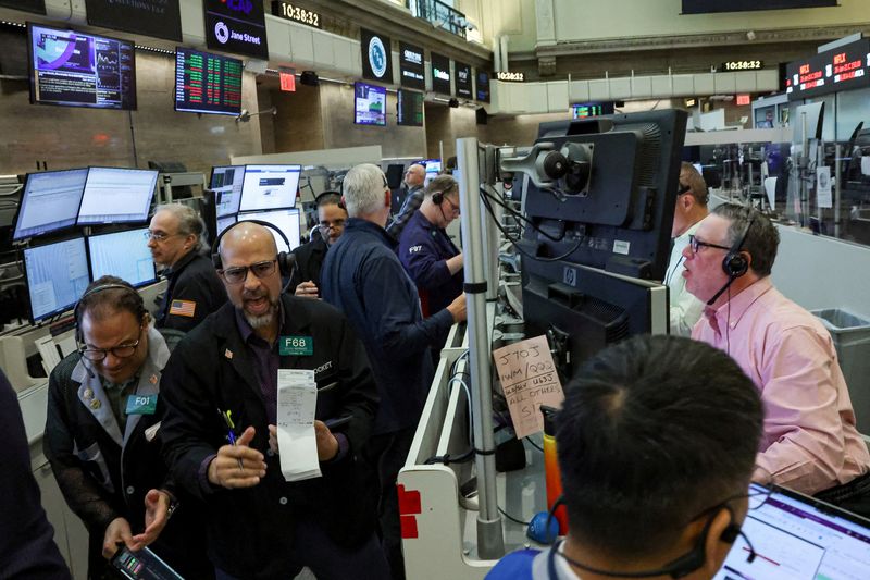 Wall St inches to higher close, AI fervor edges out Iran impasse