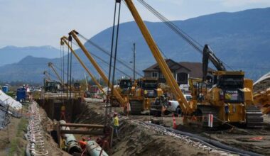 Majority of Canadians say energy policy should focus on economic growth: poll