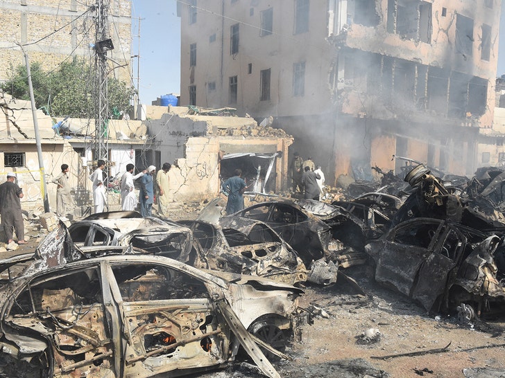 sub-pakistan-explosion-getty-2