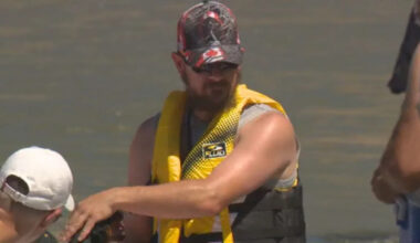 Fines possible for those not wearing life-jackets on waterways within Edmonton city limits