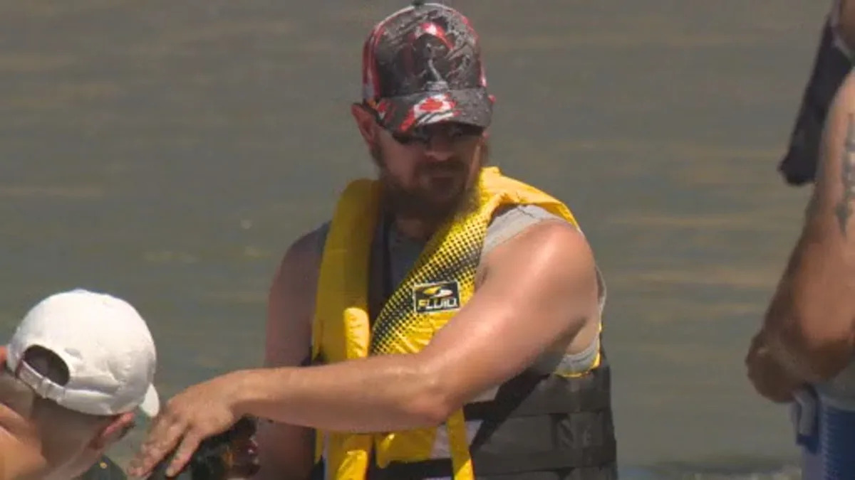 Fines possible for those not wearing life-jackets on waterways within Edmonton city limits