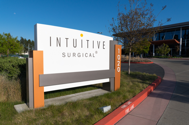 ISRG vs. MDT: Which Surgical Robot Stock Is the Better Buy?