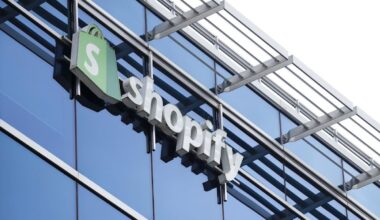 Shopify leaning deeper into AI, reports US$581M Q1 loss
