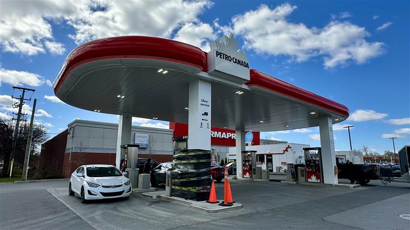 Gas prices in Montreal area could drop by 8 cents Friday