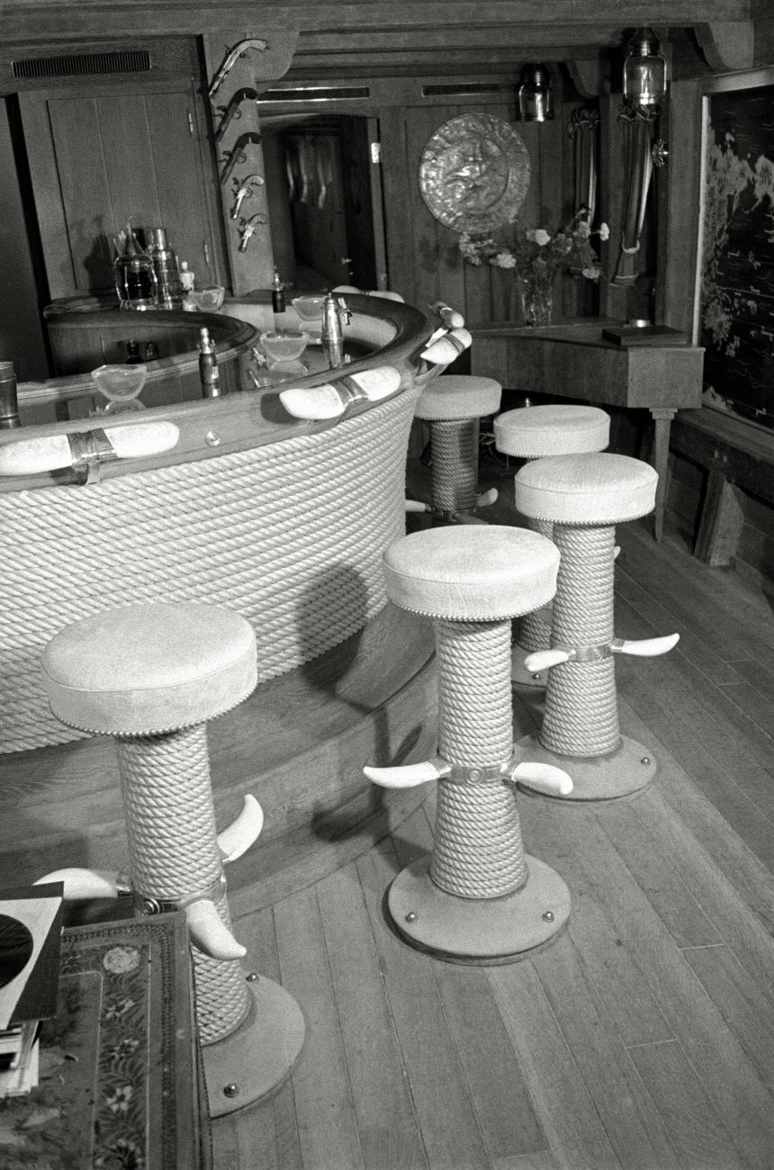 Ari's circular bar, on board of the Christina, the private yacht of the Greek shipowner Aristotle Onassis, realized with a wood of a Spanish galleon, covered by a rope and circular stools in whale leather. Montecarlo (Principality of Monaco), June 1961
