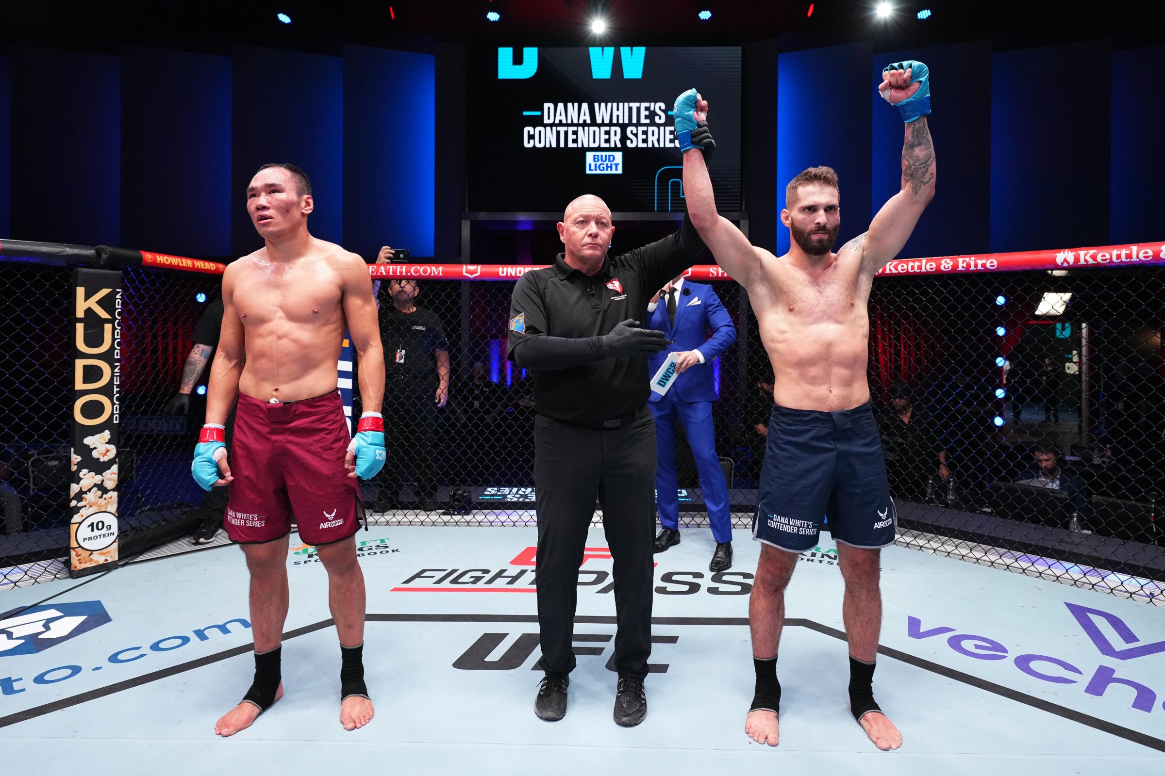 Ming Deng (left) is also debuting at UFC Macau.