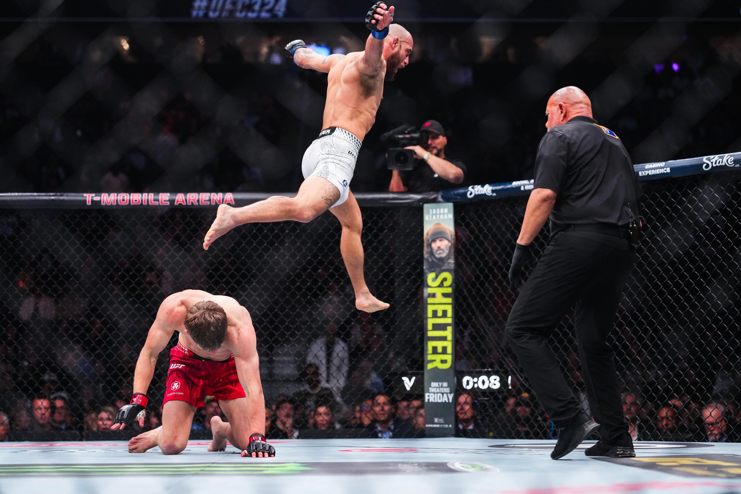 Arnold Allen will hope to not be a surfboard at UFC Vegas 117.