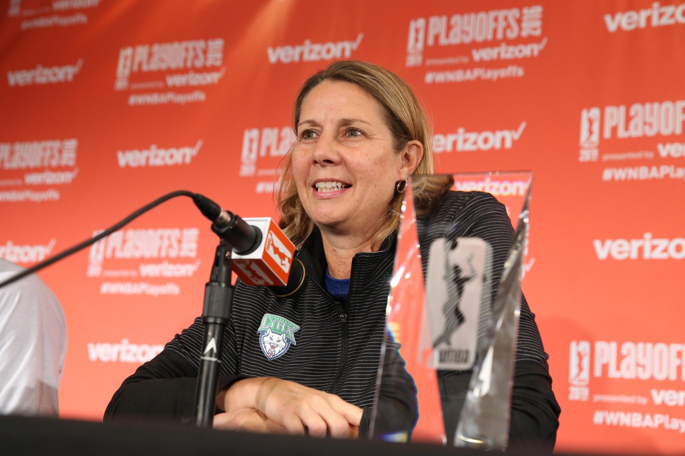 Cheryl Reeve accepting the 2016 WNBA Coach of the Year Award. (Photo by David Sherman)
