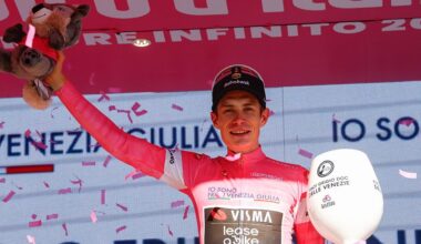 Team Visma Lease a Bike Danish rider Jonas Vingegaard celebrates on the podium with the overall leader's pink jersey after the 19th stage of the Giro d'Italia 2026 - Tour of Italy cycling race between Feltre and Alleghe, Italy, on May 29, 2026. (Photo by Luca Bettini / AFP)