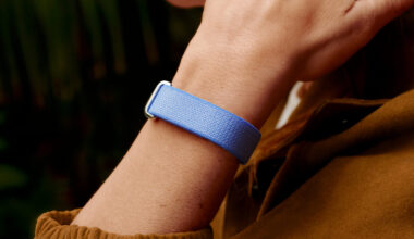 A lifestyle photo of someone wearing the Google Fitbit Air in its lavender band color.