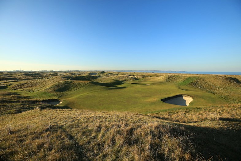 Green fees at Britain and Ireland’s top golf courses are soaring, with average prices now at £265.