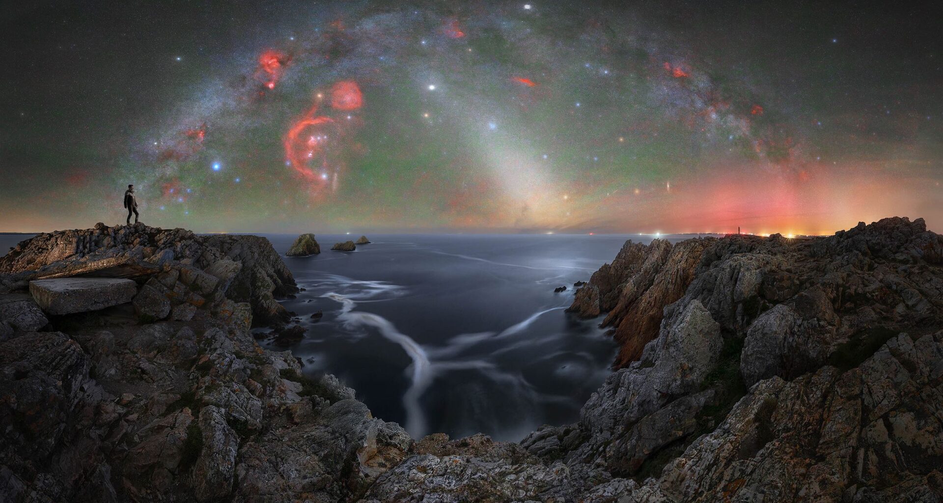 Photographer captures a rare combination of night sky phenomena in one image – "At first, it was hard to believe"
